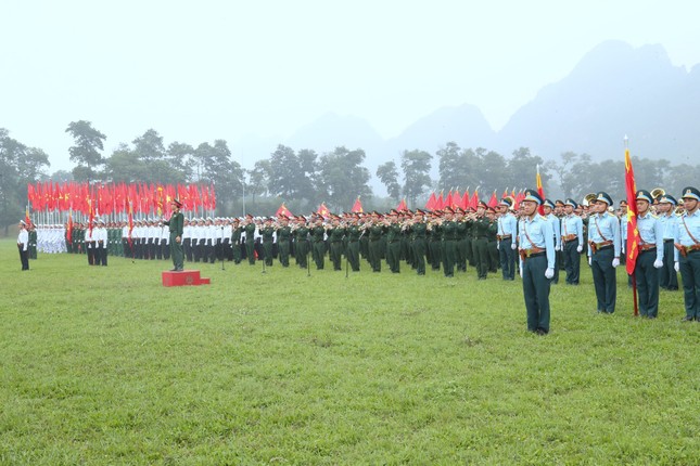 Tổng Tham mưu trưởng thị sát huấn luyện diễu binh, diễu hành kỷ niệm Chiến thắng Điện Biên Phủ- Ảnh 6.
