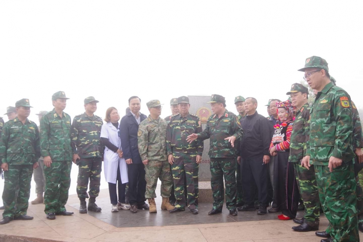 Đoàn đại biểu Quốc phòng 3 nước Việt Nam - Lào - Trung Quốc kiểm tra cột mốc 0- Ảnh 1.