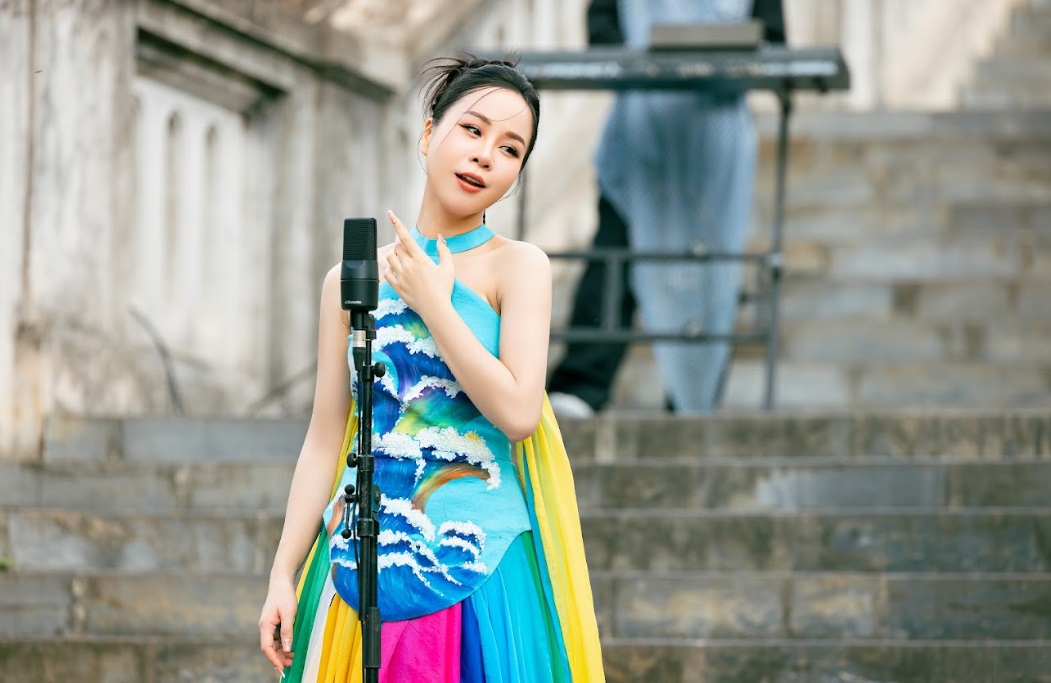 Á quân Sao Mai Hồng Duyên hát bài được sáng tác riêng cho Hà Anh Tuấn gây ý kiến trái chiều- Ảnh 3. Á quân Sao Mai Hồng Duyên hát bài được sáng tác riêng cho Hà Anh Tuấn gây ý kiến trái chiều- Ảnh 3.