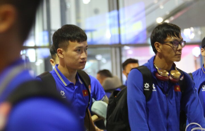 Buồn bã ngày về của đội tuyển Việt Nam sau trận thua Indonesia- Ảnh 5.