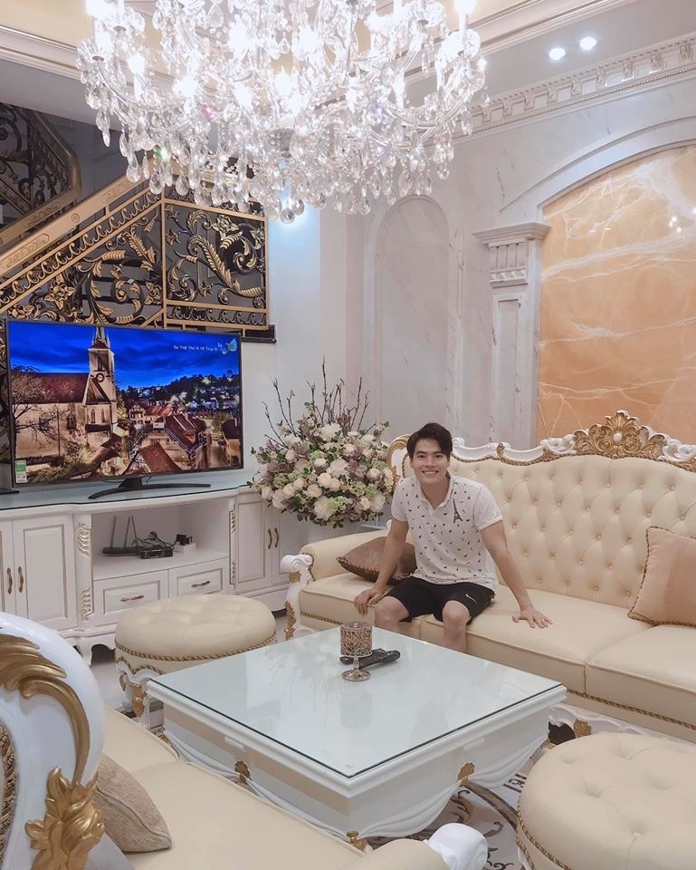 Nam NSƯT là MC giàu nhất nhì Việt Nam: Từng nhận cát-xê 20.000 đồng, giờ sở hữu biệt thự nguy nga như cung điện, U50 không vợ con, thích ăn chay trường- Ảnh 10.