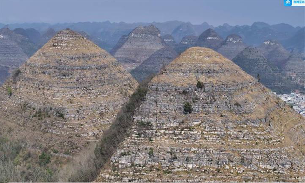 Các đỉnh núi 'kim tự tháp' gây xôn xao Trung Quốc- Ảnh 1.