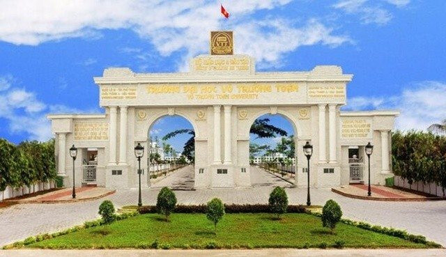 Trường Đại học được ví như cung điện châu Âu độc nhất vô nhị ở Việt Nam: Học phí rẻ bất ngờ, anh trai là cổ đông góp vốn đâm đơn kiện em ruột là Hiệu trưởng- Ảnh 3.