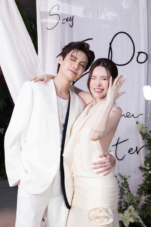 Couple trai trẻ - ''phú bà'' lệch 9 tuổi bất ngờ thông báo 