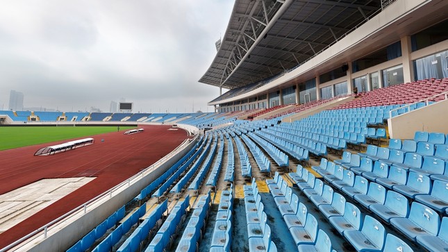 Mặt cỏ SVĐ quốc gia Mỹ Đình xanh mướt trước ngày diễn ra trận đấu lượt về giữa Việt Nam - Indonesia
- Ảnh 7.