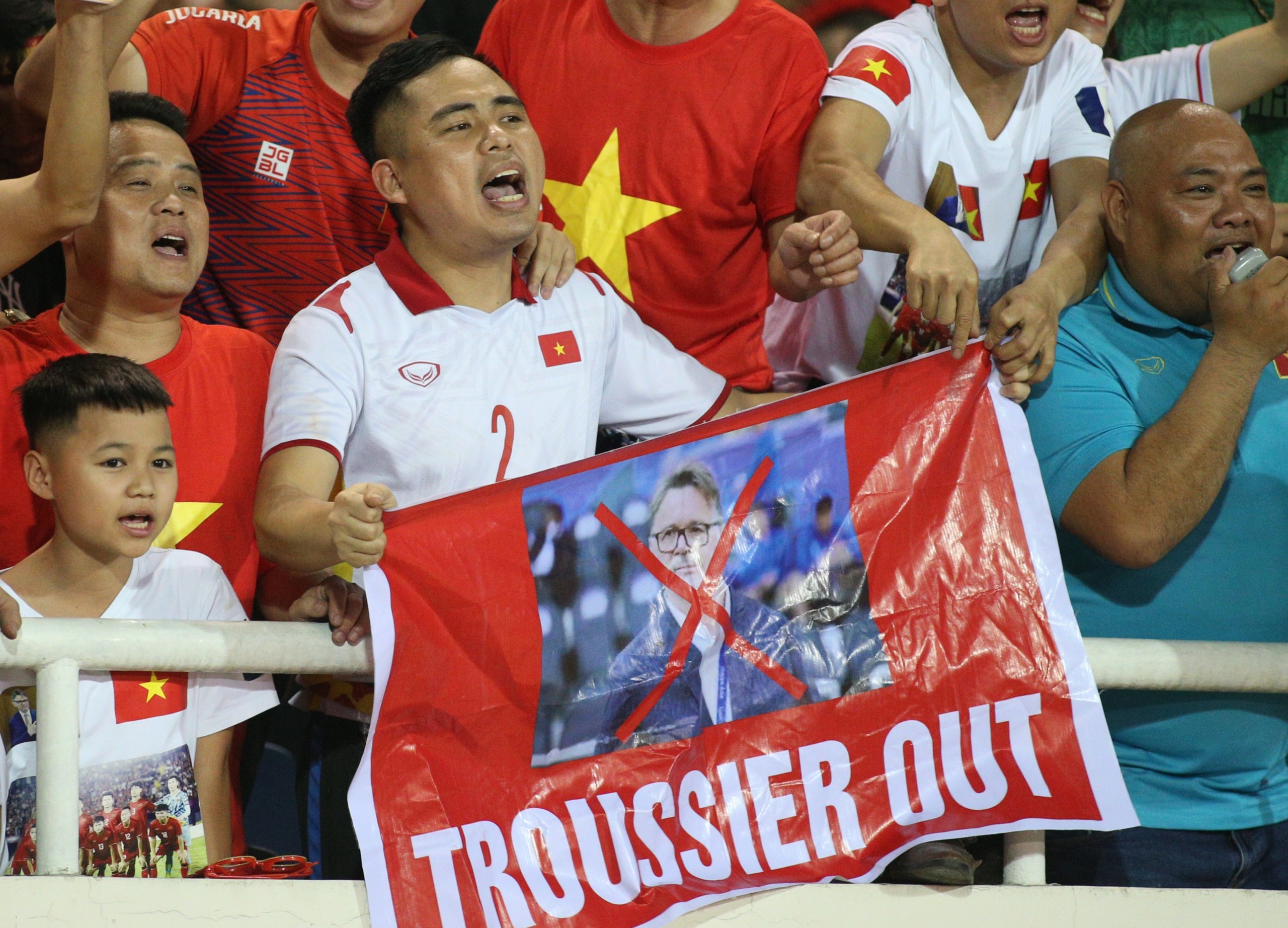 HLV Troussier và cơn phẫn nộ CĐV Việt Nam sau trận thua Indonesia