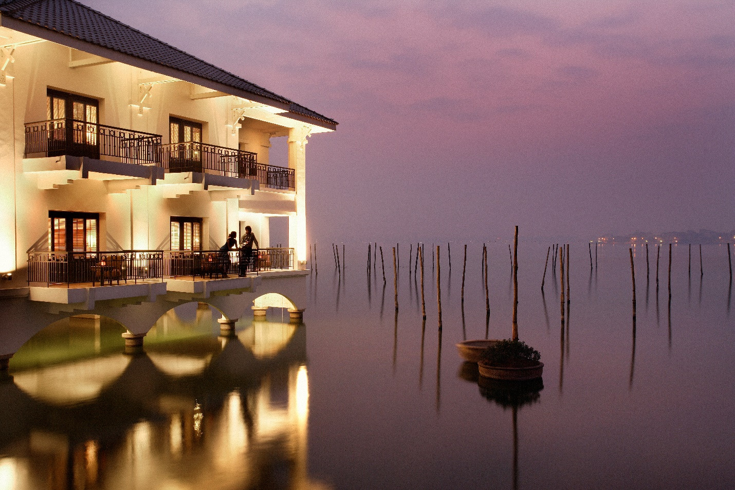 Top 10 khách sạn trong phố tốt nhất Việt Nam gọi tên InterContinental Hanoi Westlake- Ảnh 3.