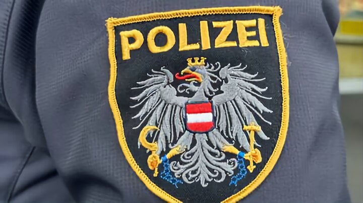Cảnh sát Áo bị khiển trách vì nhận quà từ Đại sứ quán Nga- Ảnh 1.