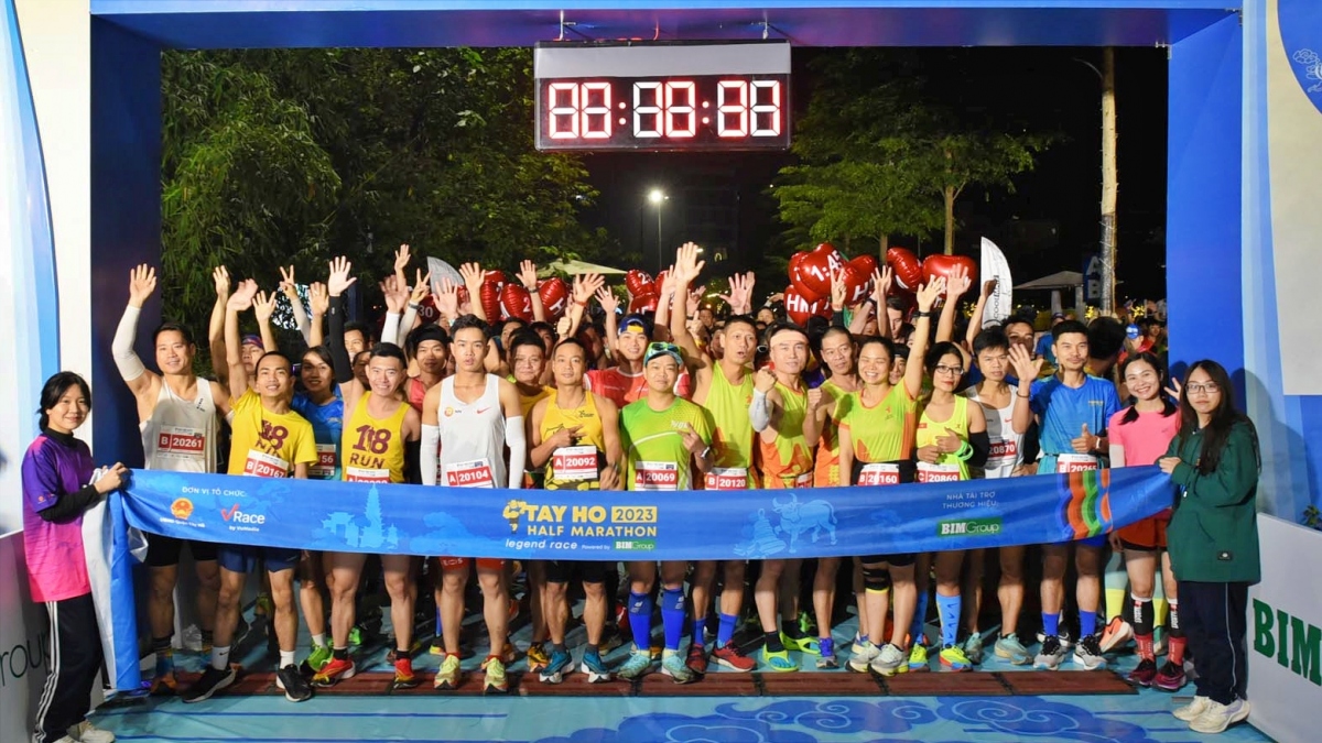 10.000 VĐV tranh tài ở Tay Ho Half Marathon 2024- Ảnh 1.