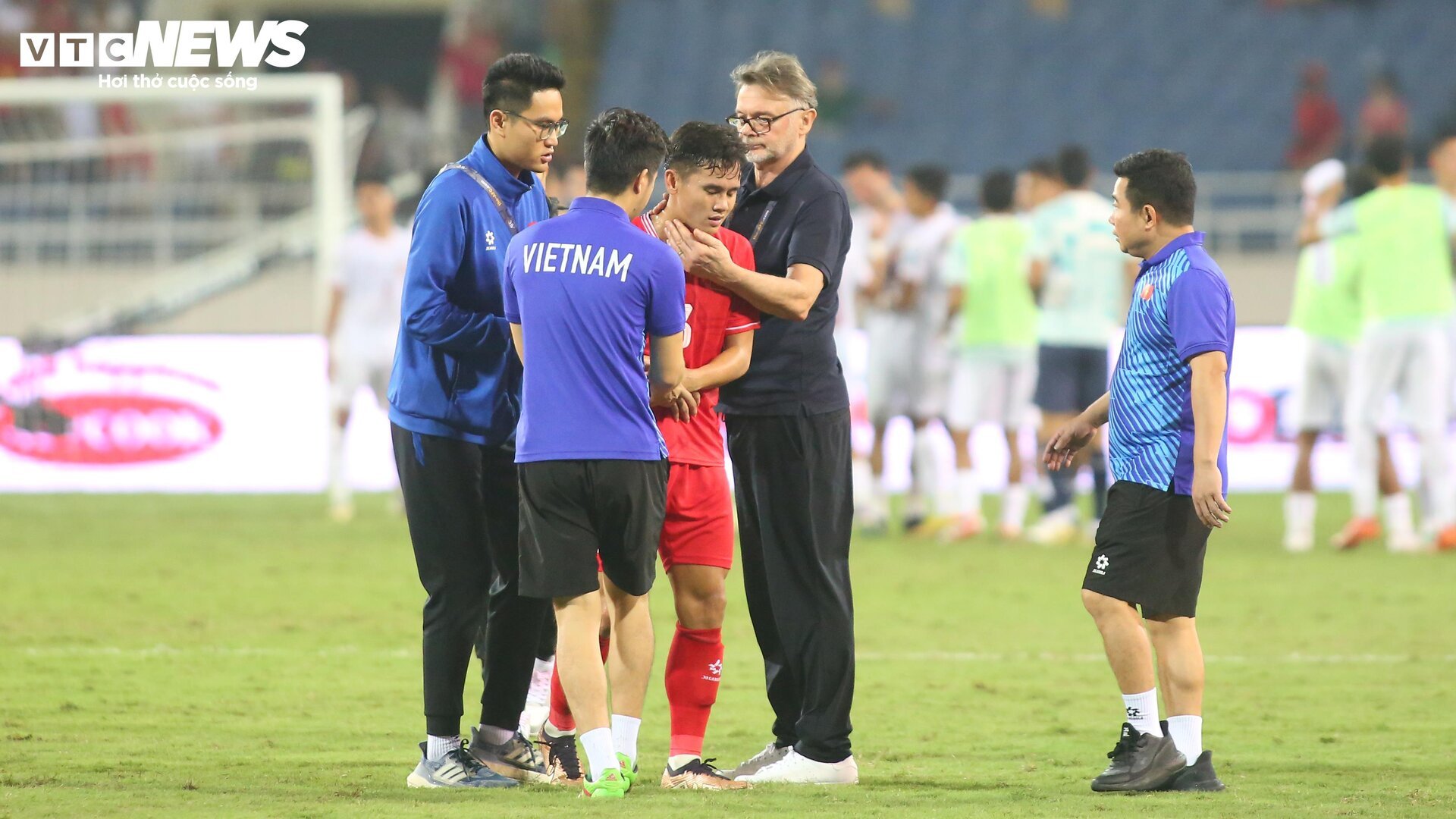 99 phút HLV Troussier 'hoá tượng đá' nhìn tuyển Việt Nam thua thảm Indonesia- Ảnh 11.