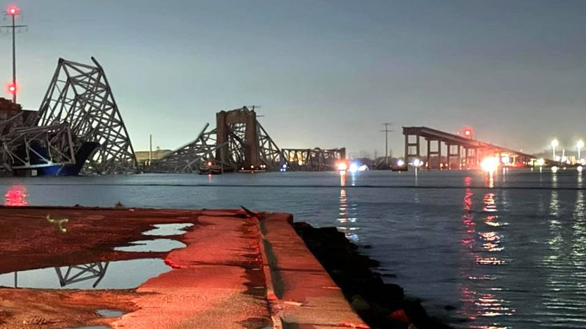 Kinh hoàng tàu container đâm gãy từng khúc cầu giàn thép dài nhất nhì thế giới, hàng chục người ngã xuống sông -1 độ C, quan chức báo động khẩn- Ảnh 7.