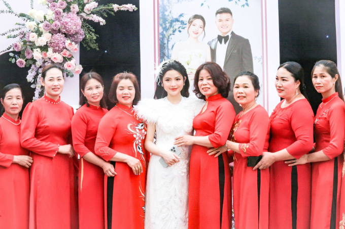 Cô dâu Chu Thanh Huyền xinh như công chúa trong ngày cưới Quang Hải, được cả làng khen vì xinh đẹp lại còn lễ phép- Ảnh 8.