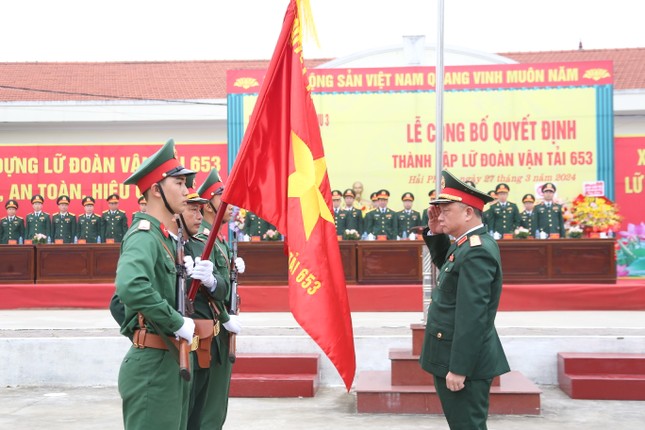 Lữ đoàn Vận tải mới của Quân khu 3 được trang bị phương tiện, khí tài hiện đại- Ảnh 2.