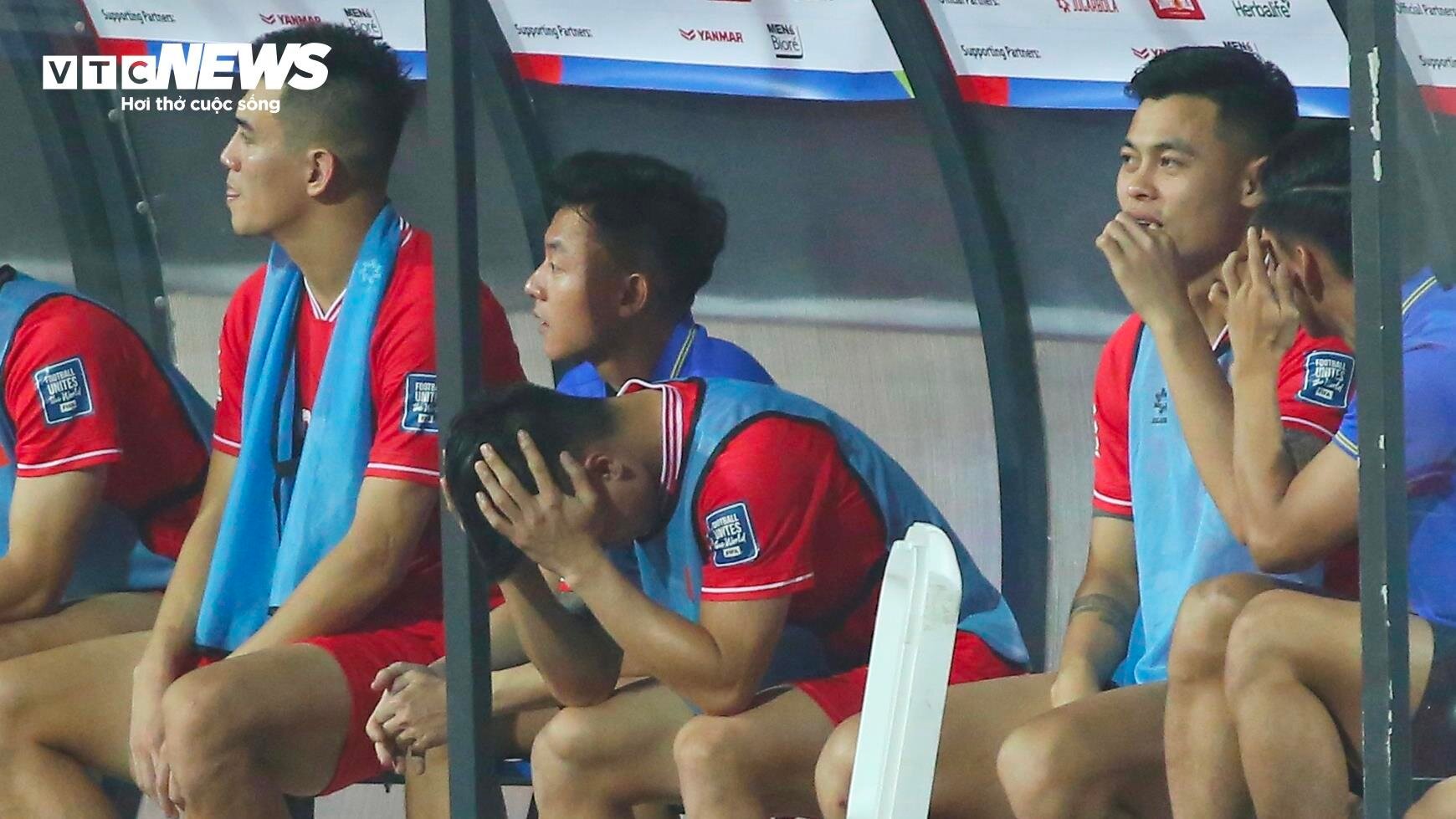 99 phút HLV Troussier 'hoá tượng đá' nhìn tuyển Việt Nam thua thảm Indonesia- Ảnh 10.