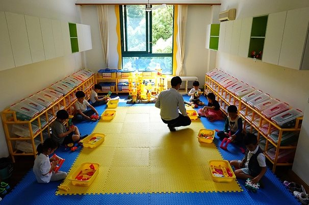 Buồn của Trung Quốc: Chỉ 2 năm đã đóng cửa 20.400 trường mẫu giáo, nhiều giáo viên phải nghỉ việc vì một lý do đáng ‘báo động’- Ảnh 1.