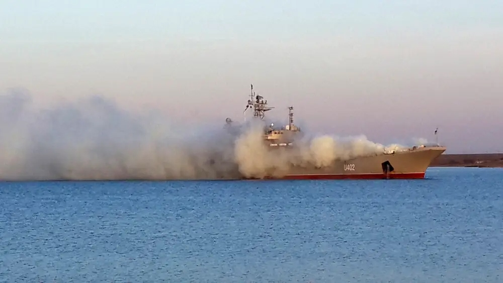 Ukraine tập kích tên lửa tàu đổ bộ bị Nga tịch thu khi sáp nhập Crimea- Ảnh 1.