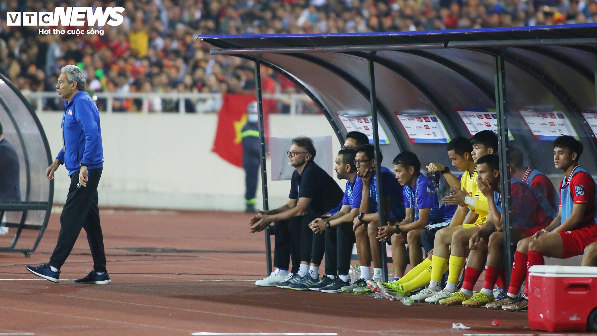 99 phút HLV Troussier 'hoá tượng đá' nhìn tuyển Việt Nam thua thảm Indonesia- Ảnh 7.