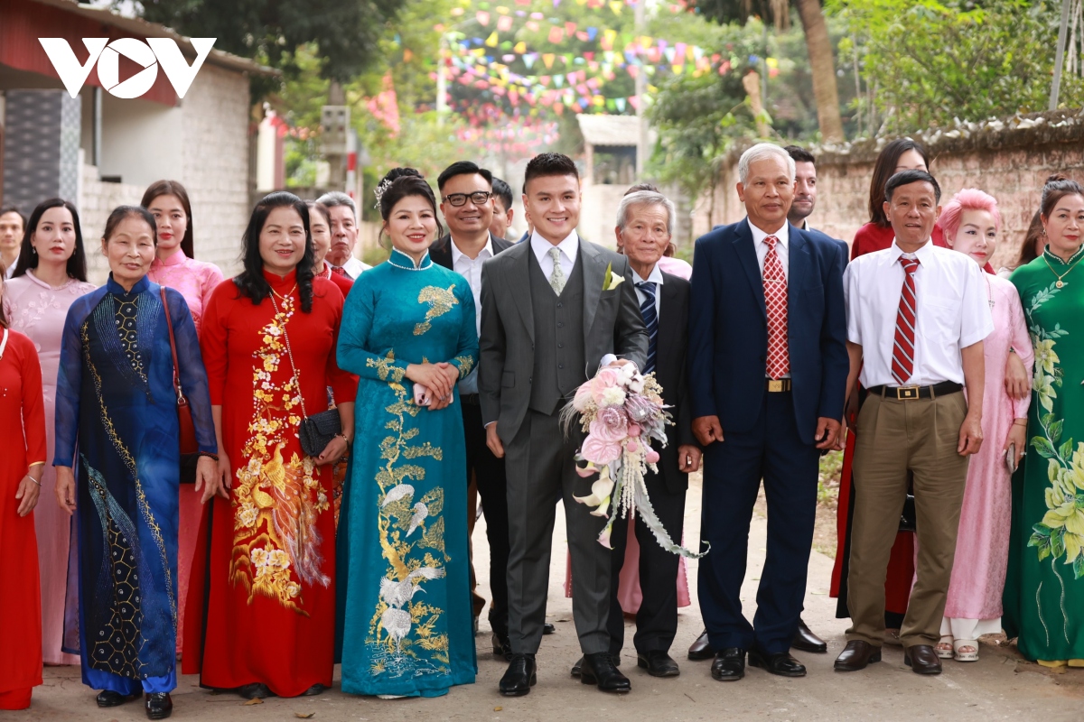 Quang Hải và cô dâu Chu Thanh Huyền rạng ngời hạnh phúc trong ngày cưới- Ảnh 1.