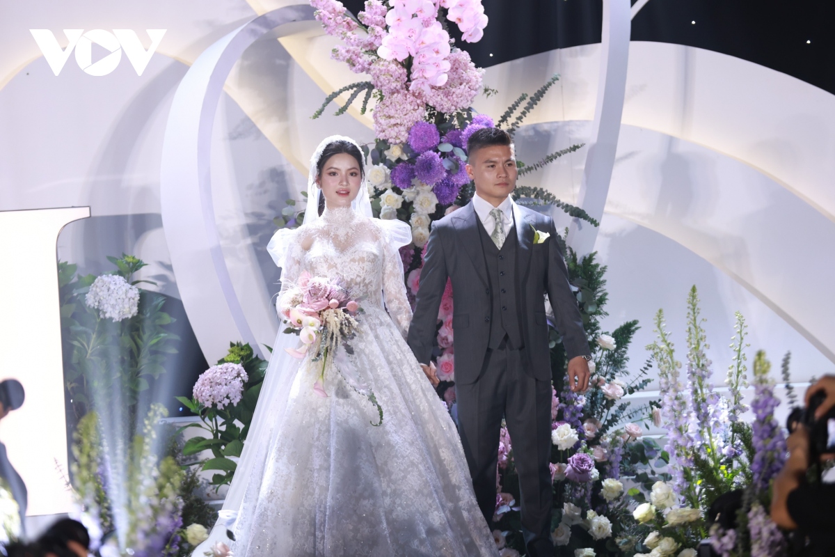 Quang Hải và cô dâu Chu Thanh Huyền rạng ngời hạnh phúc trong ngày cưới- Ảnh 6.