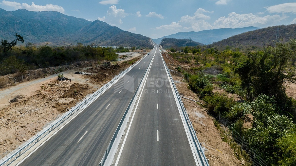 Tuyến cao tốc gần 9.000 tỷ dài chưa đến 80km nhưng có tới 34 cây cầu và hầm xuyên núi hàng đầu Việt Nam- Ảnh 2.