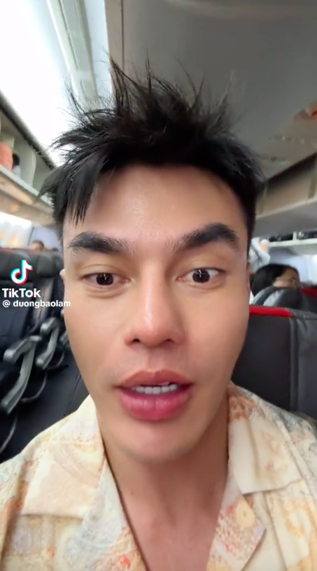 Lê Dương Bảo Lâm gặp sự cố tại sân bay ở Mỹ, phải livestream để cầu cứu- Ảnh 1.