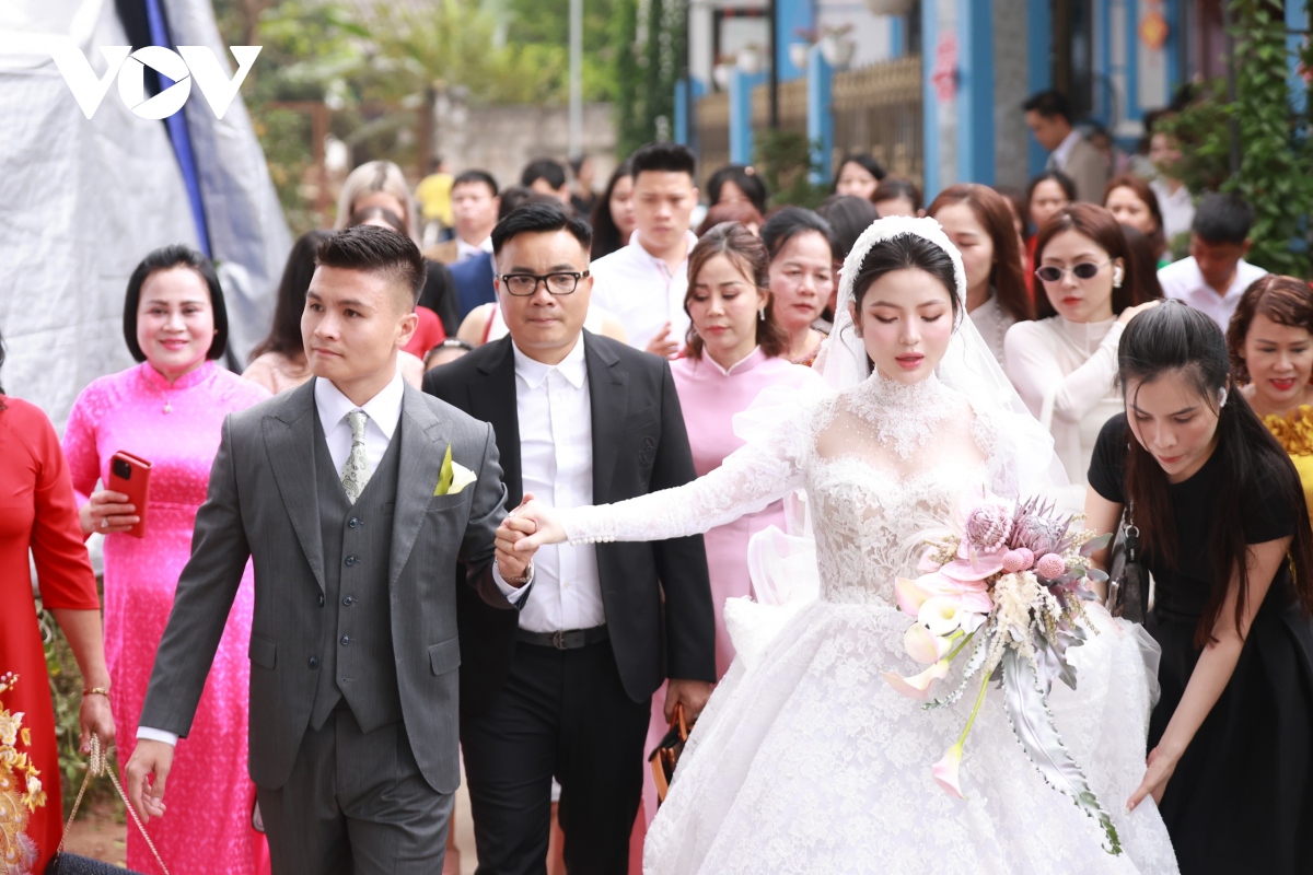 Quang Hải và cô dâu Chu Thanh Huyền rạng ngời hạnh phúc trong ngày cưới- Ảnh 5.