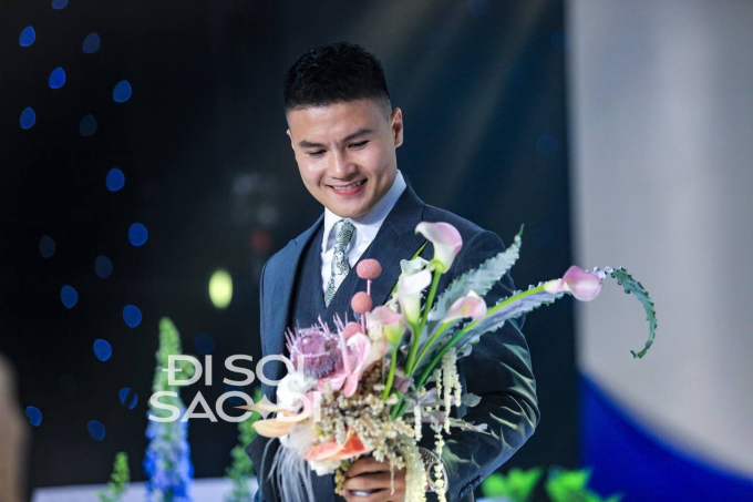 Bó hoa Quang Hải cầm đi trao cho Chu Thanh Huyền trong ngày cưới: Ý nghĩa đặc biệt với ước mong hôn nhân không còn sóng gió- Ảnh 1.