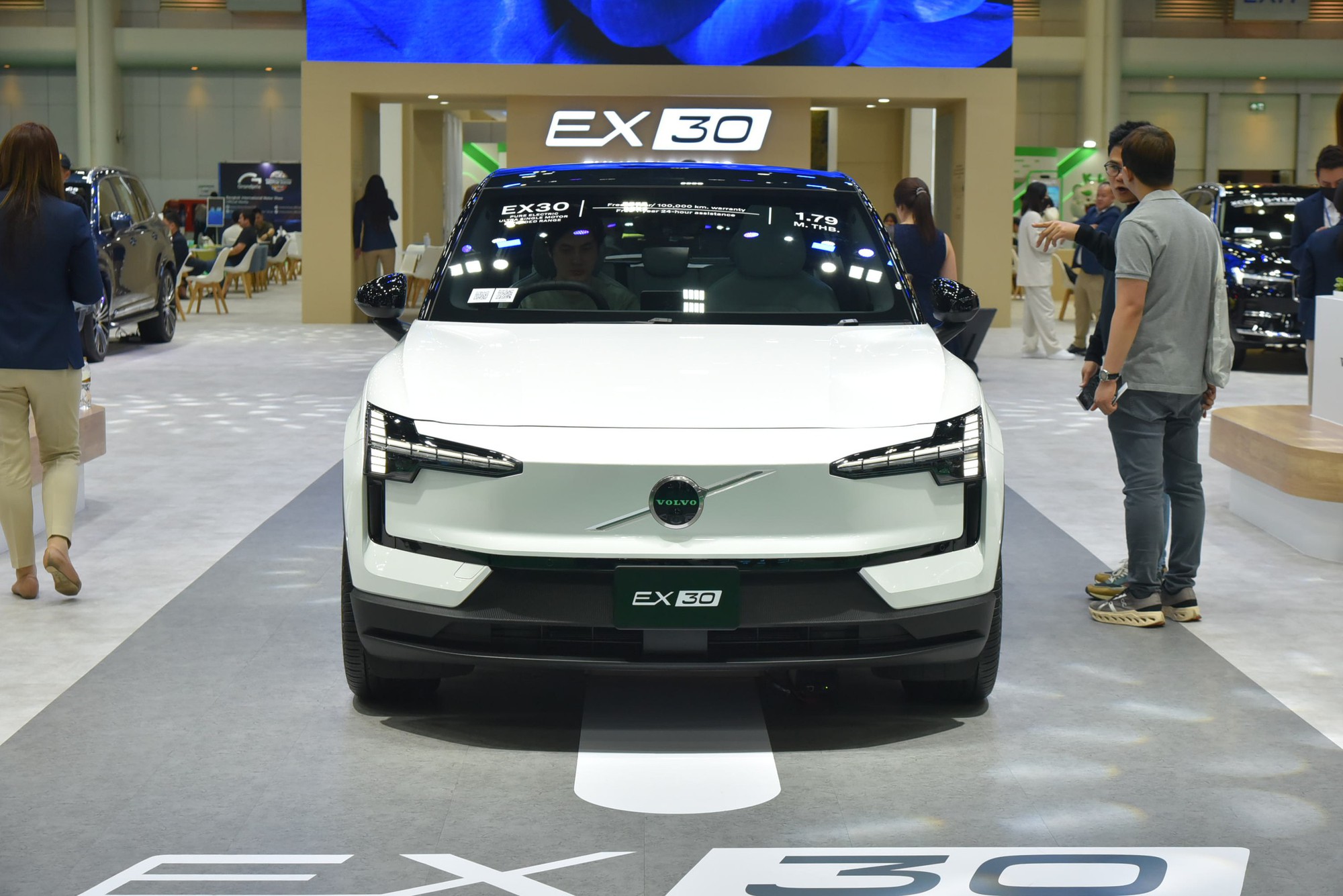 Xem trước Volvo EX30 tại BIMS trước khi về Việt Nam: Giá quy đổi hơn 1 tỷ, nhỏ, chật, mạnh, nhiều công nghệ- Ảnh 8.