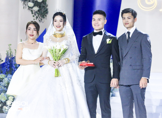 Hé lộ mối quan hệ của Chu Thanh Huyền và chị dâu Quang Hải qua khoảnh khắc trao quà cưới- Ảnh 4.