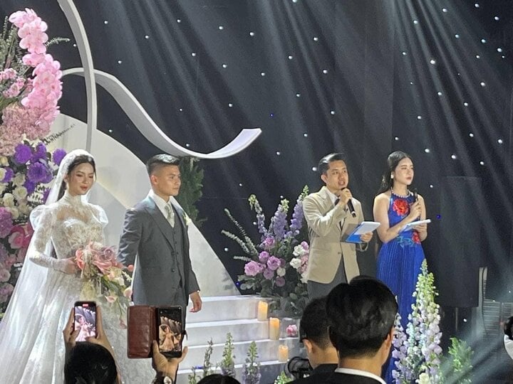 Đám cưới Quang Hải: 'Hoa hậu vỉa hè' làm MC, dân mạng xôn xao cỗ thiếu thịt gà- Ảnh 2.