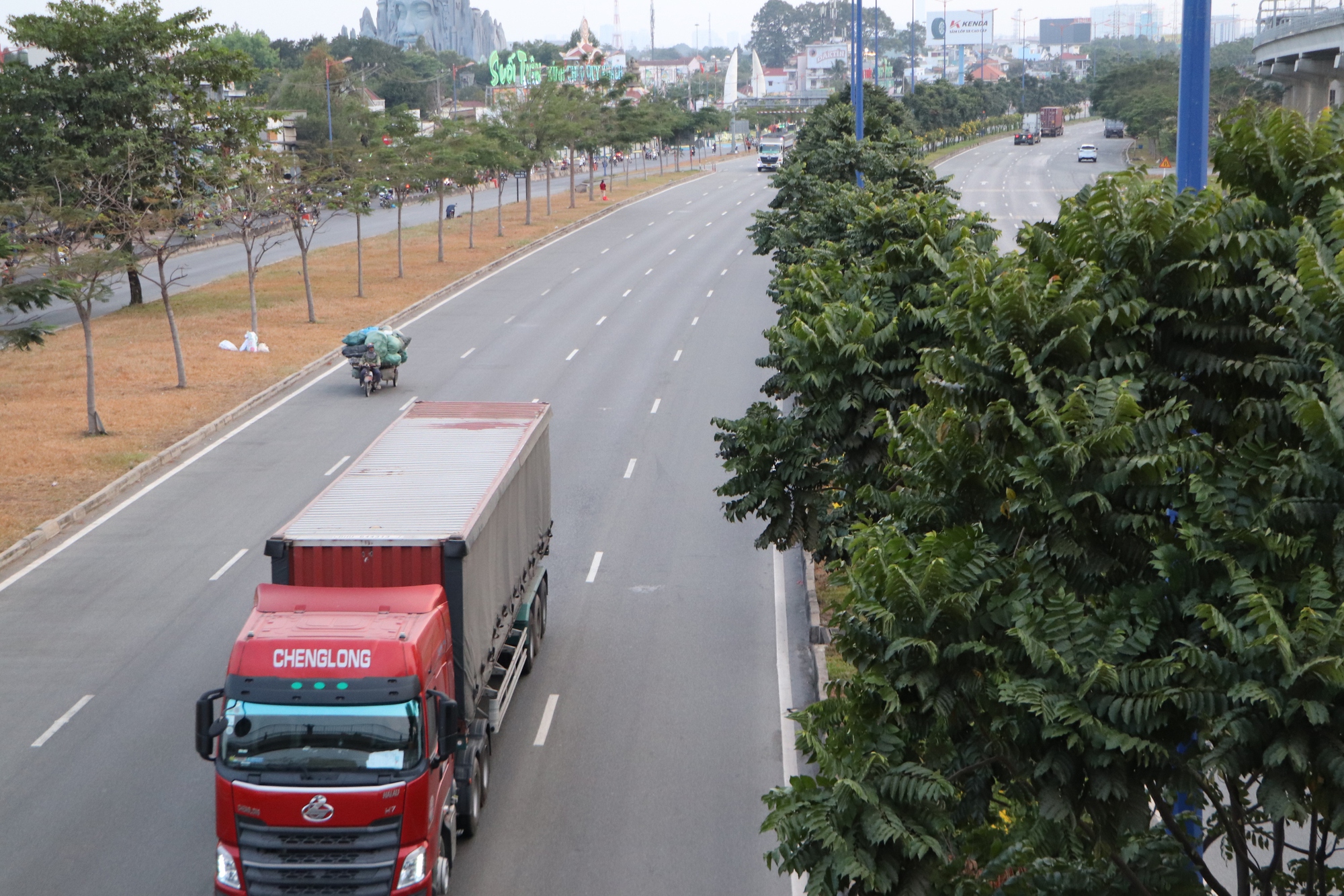 TP HCM: Hãi hùng xe máy lao vun vút vào đường cấm- Ảnh 5.