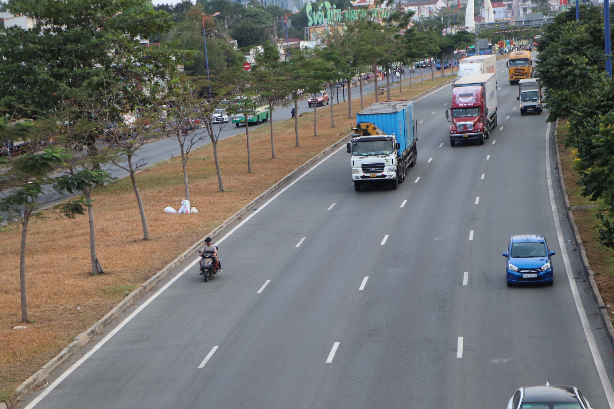 TP HCM: Hãi hùng xe máy lao vun vút vào đường cấm- Ảnh 2.