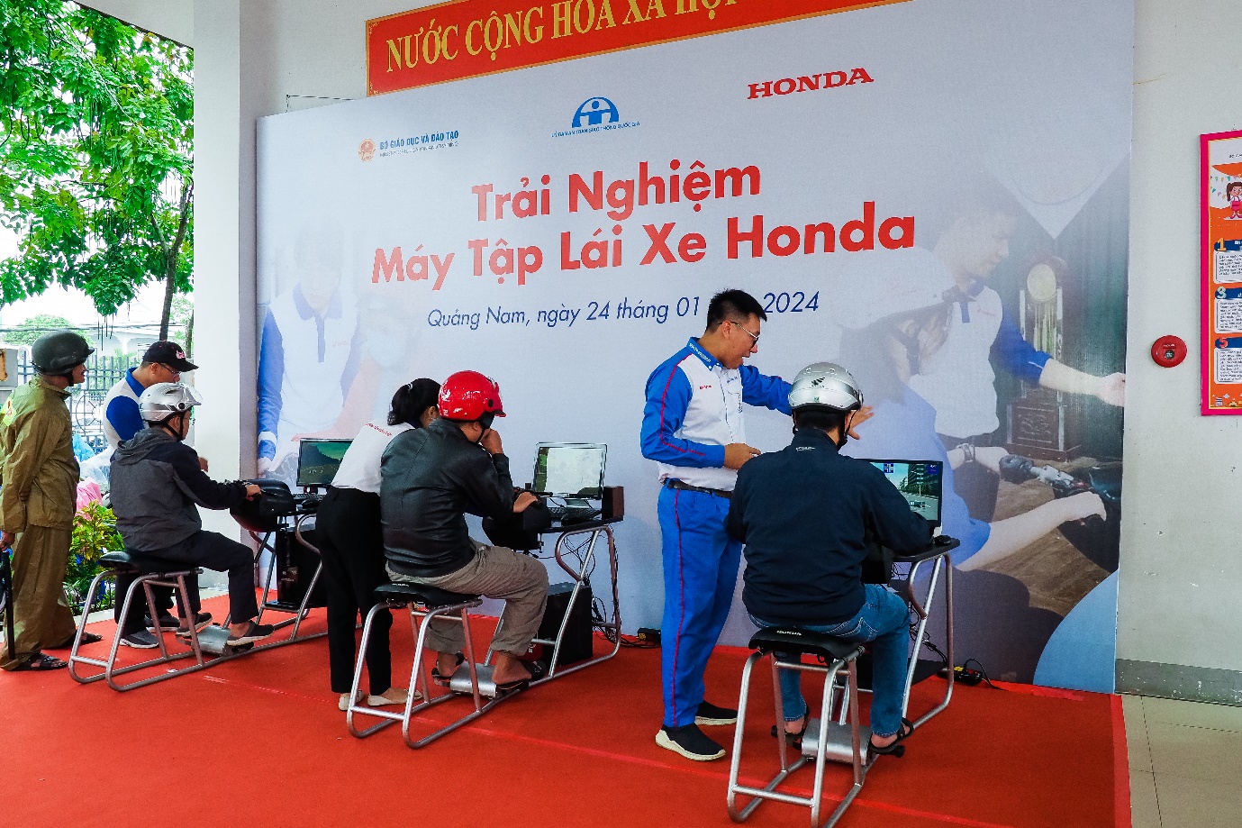 Hành trình Trao tặng mũ bảo hiểm cho học sinh lớp 1 trên toàn quốc năm học 2023 – 2024 của Honda Việt Nam- Ảnh 3.