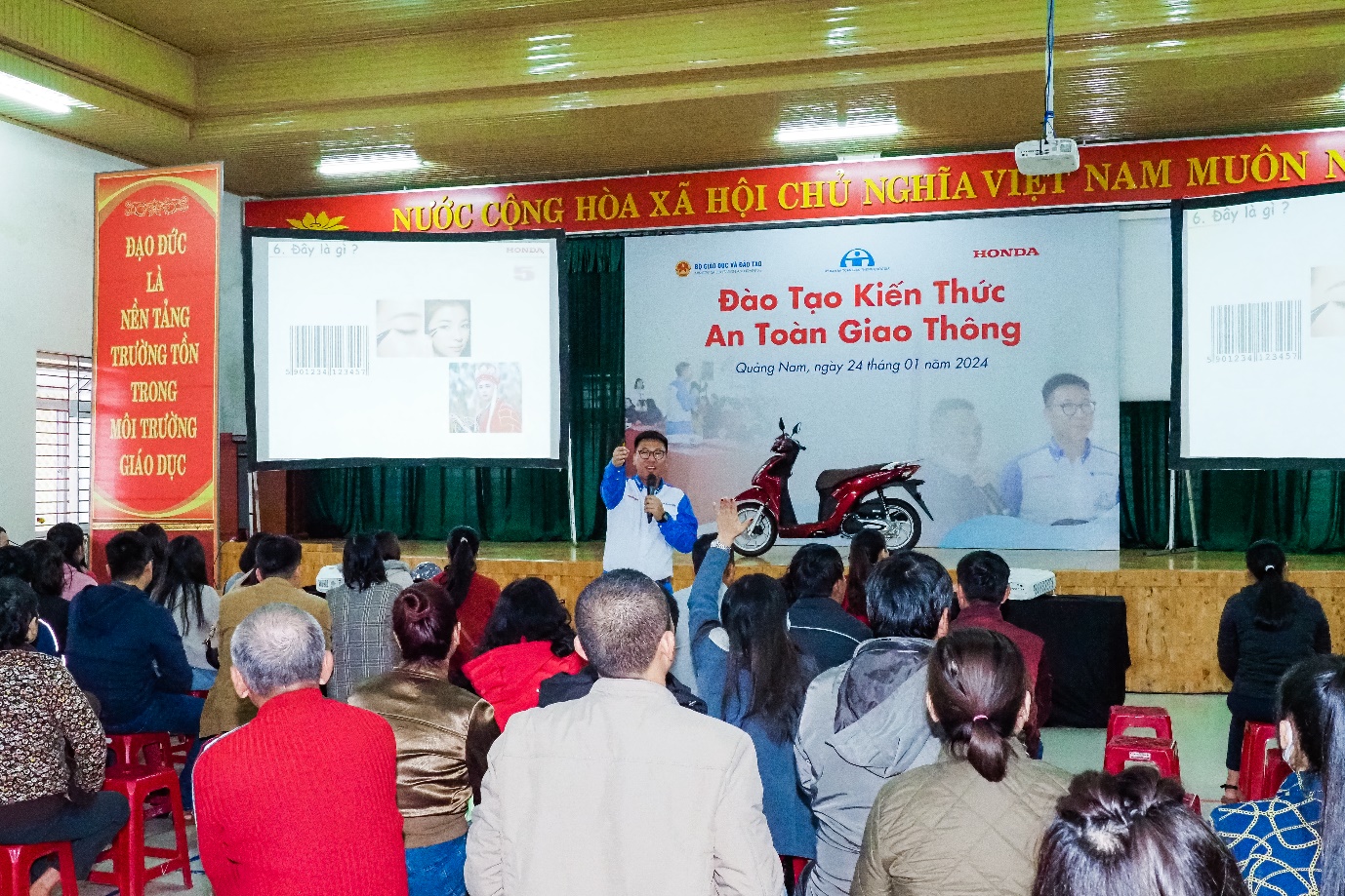 Hành trình Trao tặng mũ bảo hiểm cho học sinh lớp 1 trên toàn quốc năm học 2023 – 2024 của Honda Việt Nam- Ảnh 4.