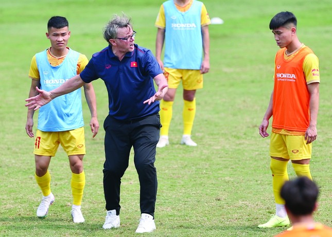 Ông Troussier và cơ hội 'giữ ghế' ở đội tuyển Việt Nam- Ảnh 1.