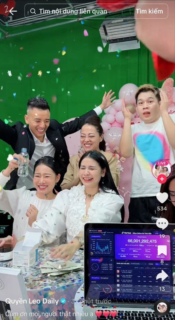 Sốc: Chủ 1 kênh TikTok vừa livestream bán hàng kiếm tiền tỷ/ phút, đủ tiền chốt liền 2 căn biệt thự trong chưa đầy 1 ngày- Ảnh 4.