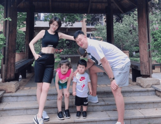 Sao bóng rổ kết hôn với bà xã cao tới 1m80, vẫn rơi vào cảnh chênh lệch chiều cao thấy rõ- Ảnh 3.