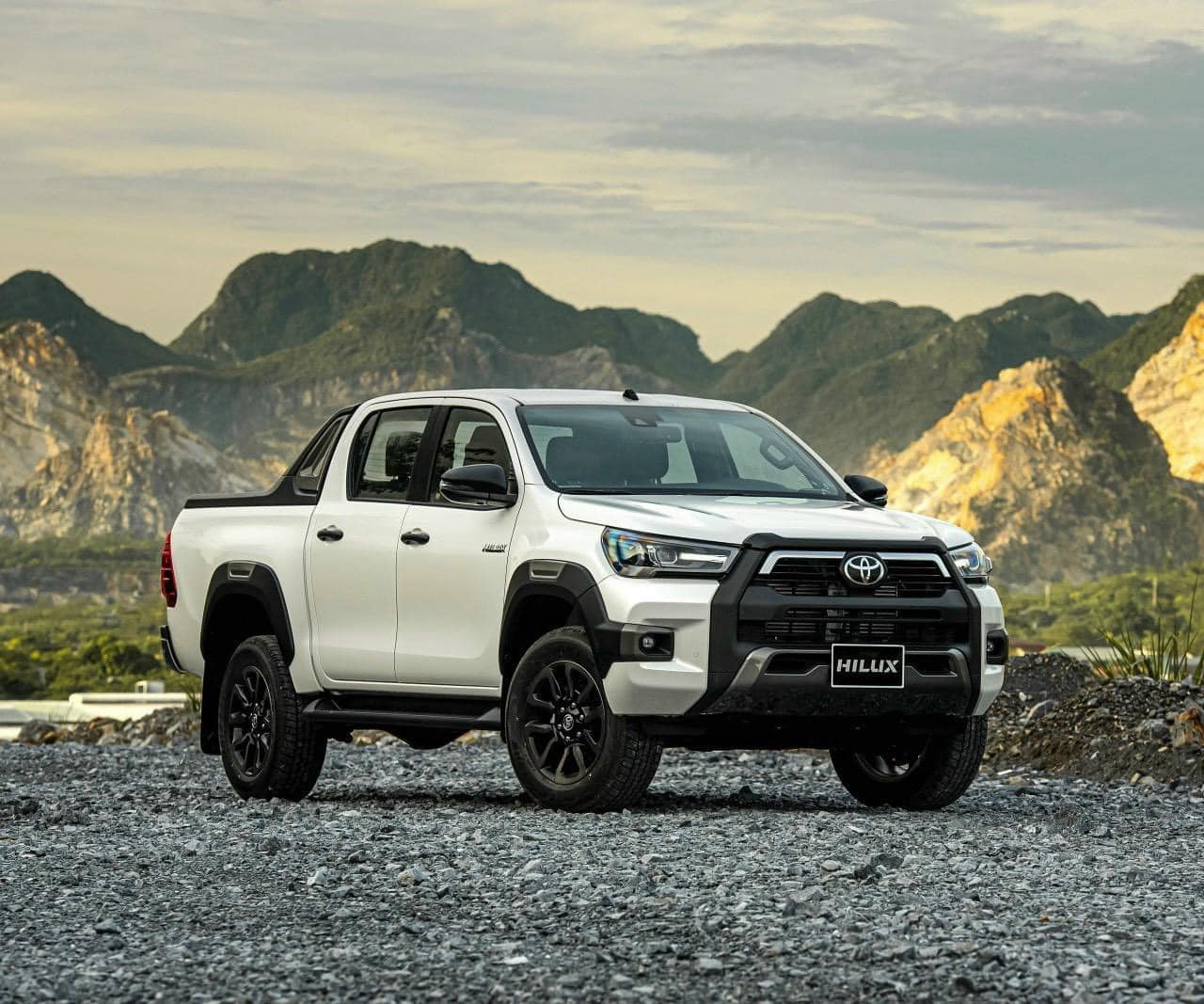 Toyota báo giá dự kiến 3 bản Hilux: Cao nhất 999 triệu, bán từ tháng 5, trở lại đấu Ranger và Triton- Ảnh 4.