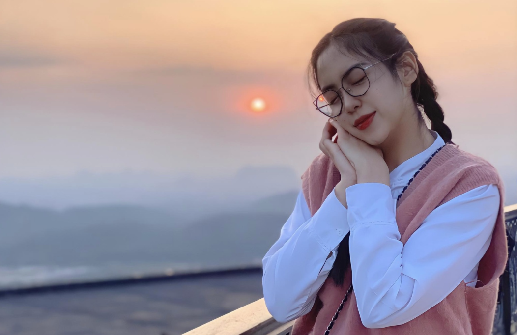 Nữ sinh Lào nói tiếng Việt như tiếng mẹ đẻ được dân mạng săn đón- Ảnh 1.