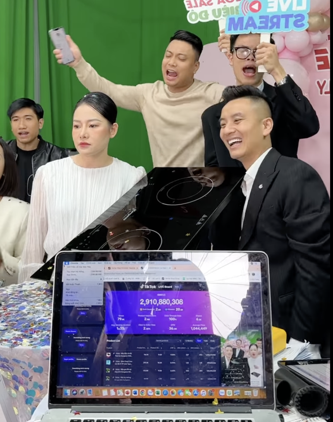 Quyền Leo Daily - Chủ kênh TikTok vừa có phiên livestream bán hàng thu về hơn 72 tỷ đồng sau 12 tiếng là ai?- Ảnh 1.