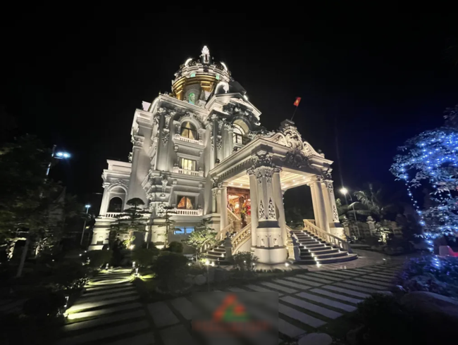 Không chỉ mỗi biệt phủ của trưởng thôn gây choáng vì độ xa xỉ, Bắc Ninh còn là mảnh đất của những tòa lâu đài hoành tráng Không chỉ mỗi biệt phủ của trưởng thôn gây choáng vì độ xa xỉ, Bắc Ninh còn là mảnh đất của những tòa lâu đài hoành tráng