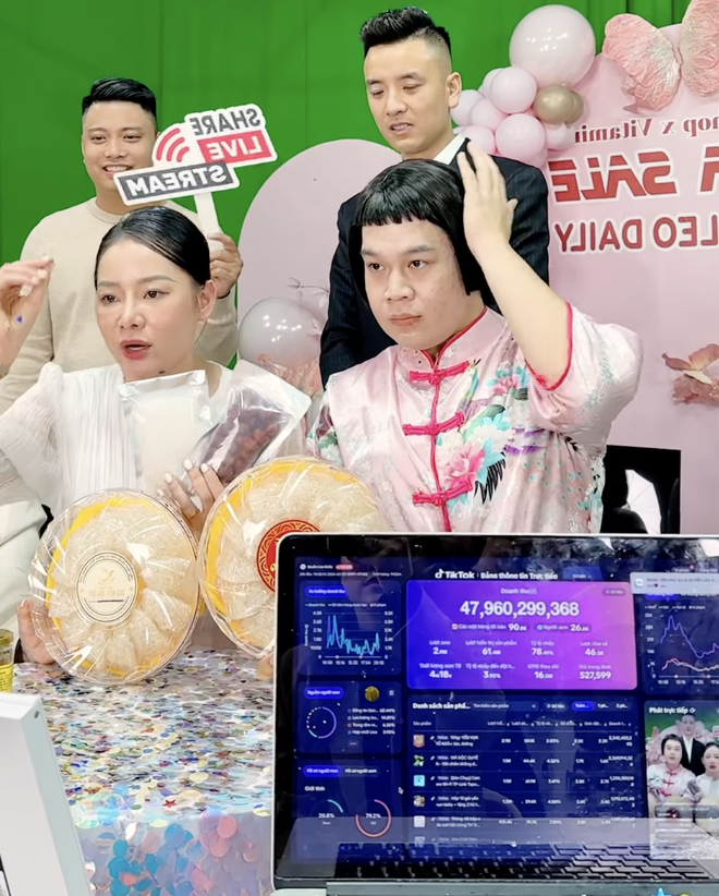 Quyền Leo Daily - Chủ kênh TikTok vừa có phiên livestream bán hàng thu về hơn 72 tỷ đồng sau 12 tiếng là ai?- Ảnh 3.