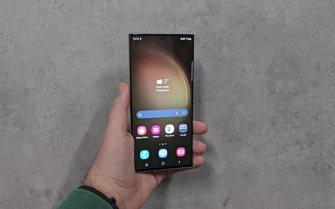 Galaxy S24 Ultra tốt hơn về mọi mặt: 'Dù mẫu điện thoại đời cũ này có giảm giá nhiều, tôi cũng không mua'