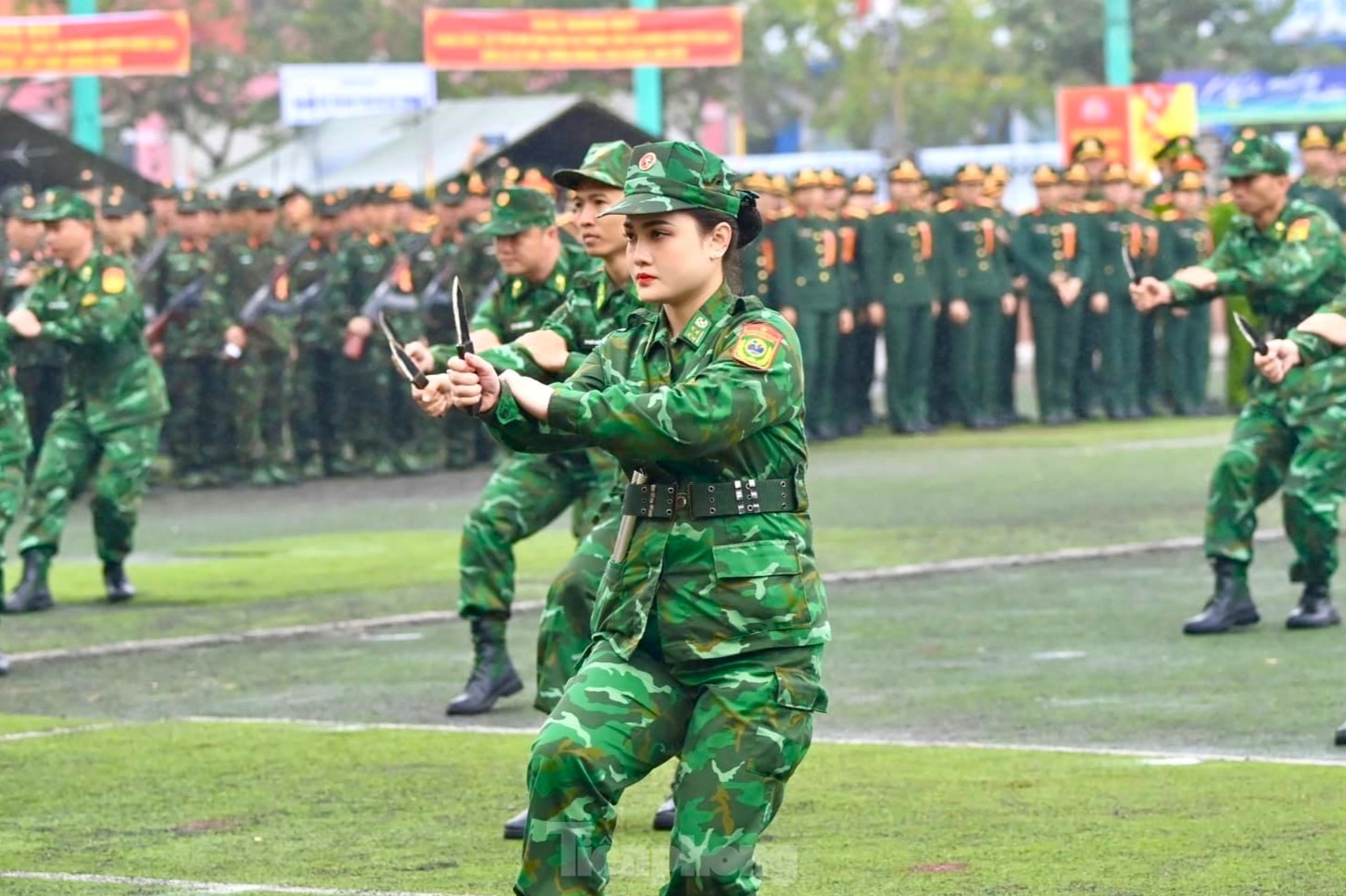 Những nữ chiến sĩ biên phòng xinh đẹp biểu diễn võ thuật, khí công- Ảnh 6.