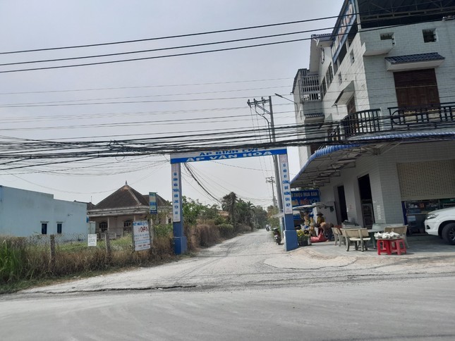 Bắt đối tượng chém vợ, truy sát mẹ nuôi ở Long An- Ảnh 1.