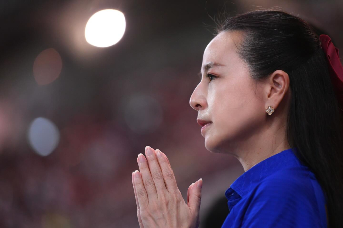 Khung hình quyền lực: Lisa (BlackPink) rạng rỡ bên Madam Pang, nhan sắc nữ Chủ tịch bóng đá Thái Lan ở tuổi 58 trẻ trung ngỡ ngàng- Ảnh 7.