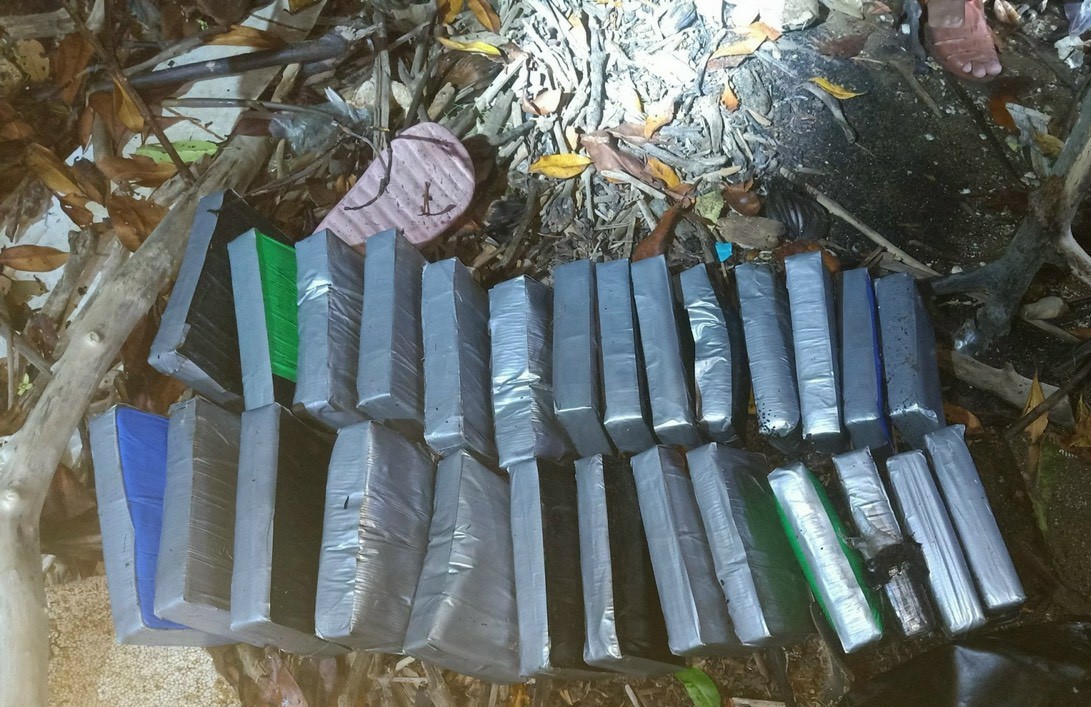Phát hiện nhiều gói nghi ma túy trôi dạt vào bờ biển Bà Rịa-Vũng Tàu, Tiền Giang- Ảnh 1.