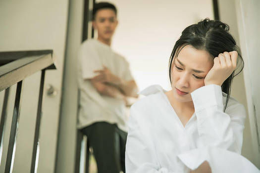 Lên mạng khóc lóc vì hối hận không tìm hiểu gia cảnh chồng trước khi kết hôn, người phụ nữ bị chỉ trích: 