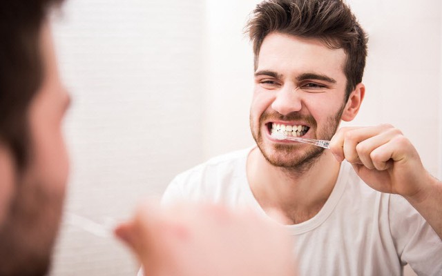 Đánh răng trước hay sau ăn sáng tốt hơn? Câu trả lời của nha sĩ khiến nhiều người phải thay đổi thói quen lâu nay- Ảnh 3.