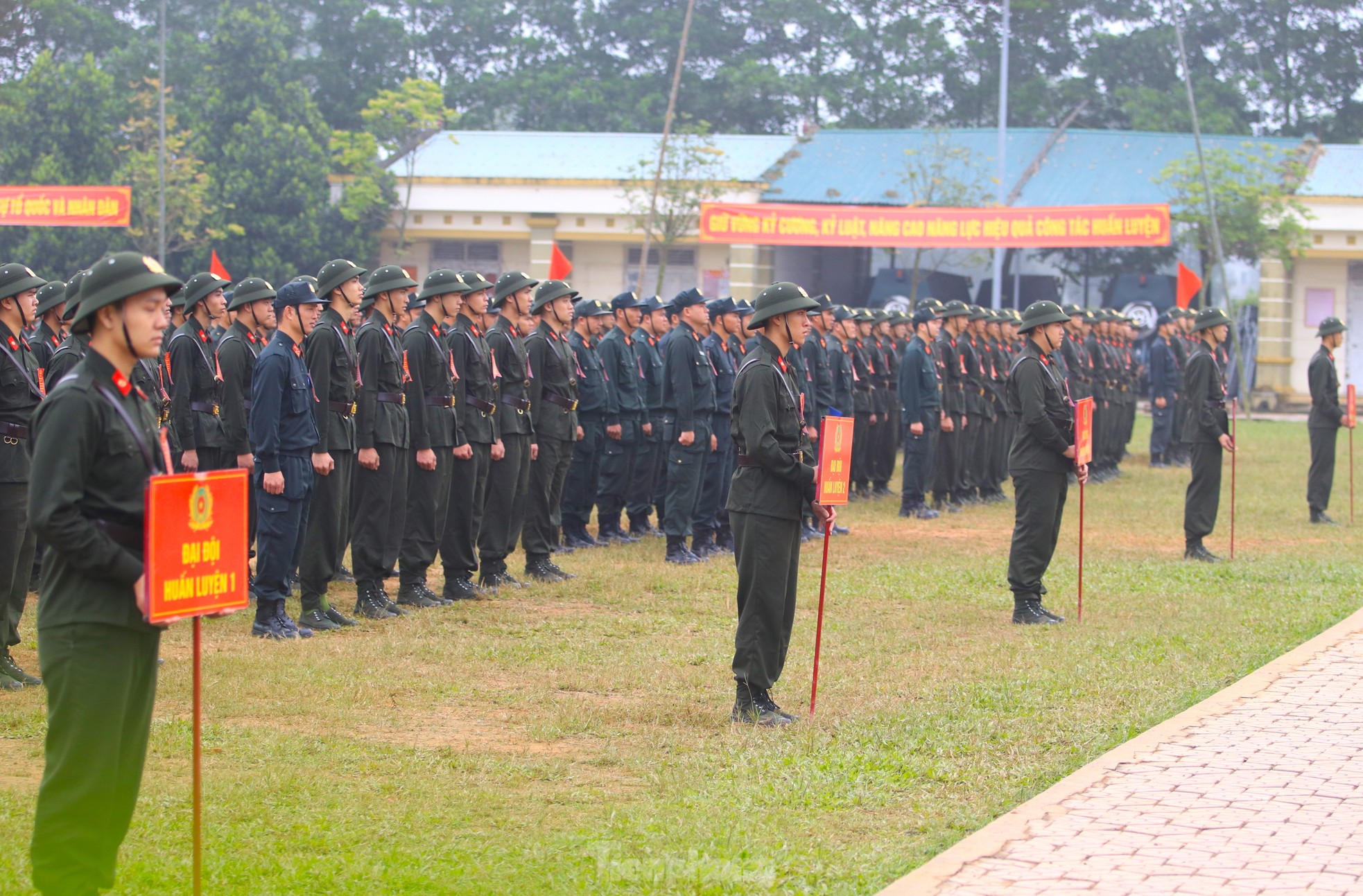 Gần 800 chiến sỹ nghĩa vụ bước vào khóa huấn luyện tại Trung đoàn Cảnh sát Cơ động Bắc Trung Bộ- Ảnh 4.